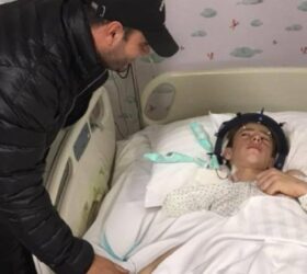 Cosmin alături de echipa Casa Share, după operația la coloana vertebrală care i-a schimbat viața. Astăzi este tată a doi copii.